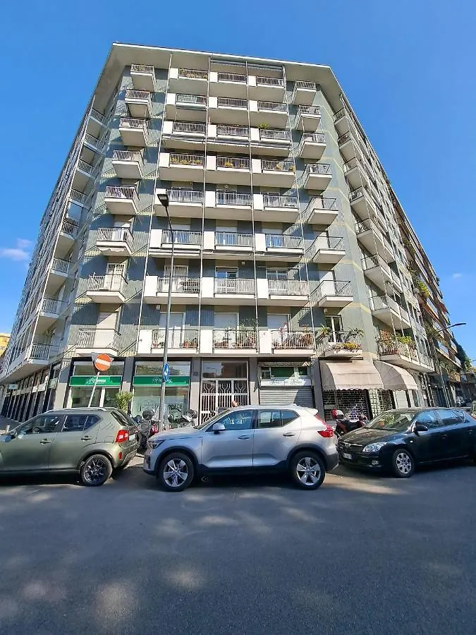 Fancy Monique Apartment Milan