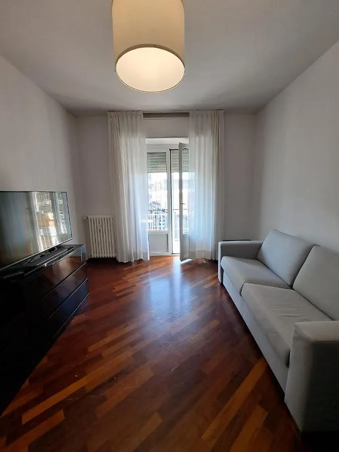 Fancy Monique Apartment Milan Italy